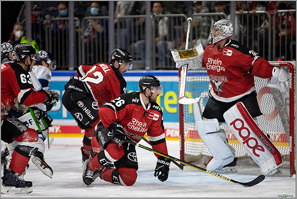 PENNY DEL;  Koelner Haie - Straubing Tigers; Koeln, 11.03.2022